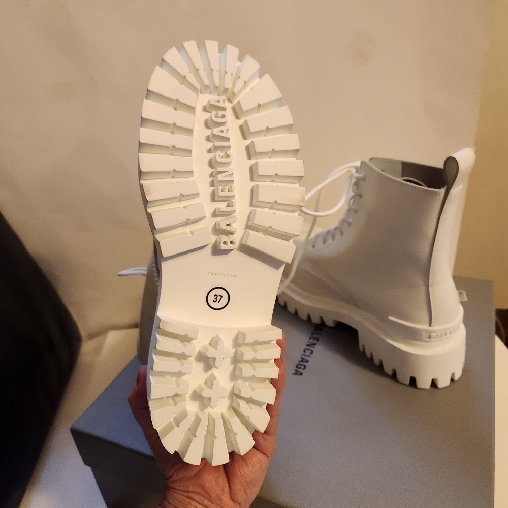 Balenciaga Strike Bootie size 37 BNWB - Picture 12 of 13